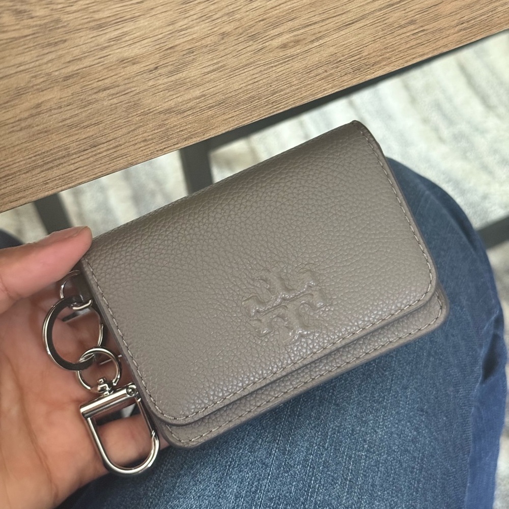 New Tory Burch Thea card case Gray Leather Keychain Wallet - Picture 8 of 9